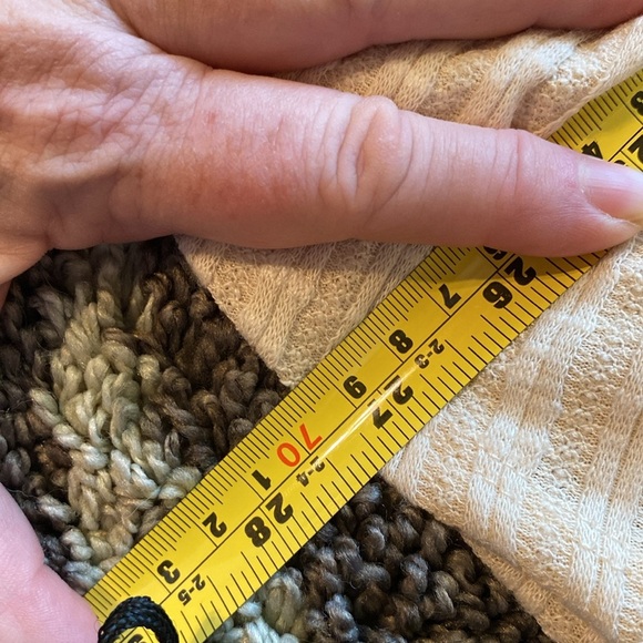 ABSOLUTELY FAMOUS OFF WHITE CREAM TOP LACE SLEEVES & Accent on Bottom 2… - Picture 10 of 12